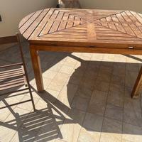 Tavolo in legno Marca Unopiù 8 posti con sedie