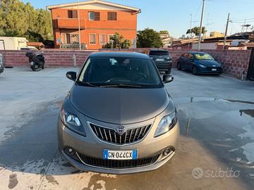 Lancia Ypsilon 1.0 Mild Hybrid Gold