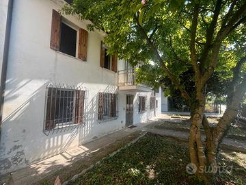 Casa singola con ampio giardino