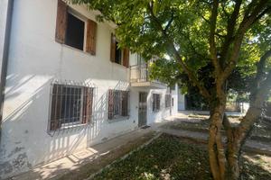 Casa singola con ampio giardino