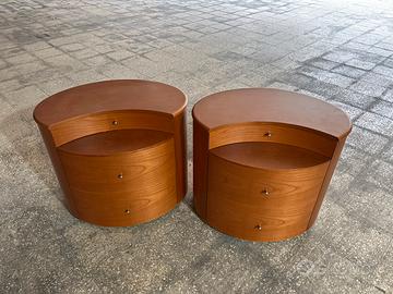 Comodini in legno di ciliegio