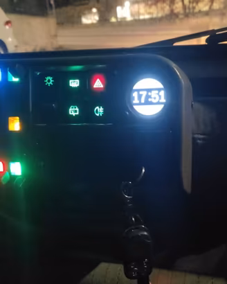 Orologio digitale multifunzione per tutte le auto