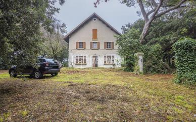 PRESTIGIOSA RESIDENZA CON GIARDINO E VISTA MARE