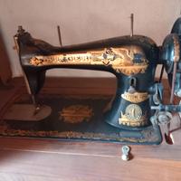 Macchina da cucire d'epoca SINGER