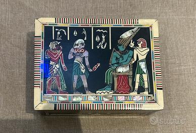 Scatola intarsiata in madreperla con geroglifici