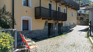 Ampio mono-bilocale nel borgo di Etroubles