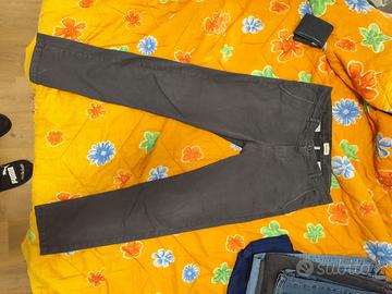 Vari pantaloni jeans uomo