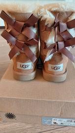 Ugg beige bambina n. 28,5