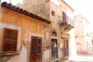 Casa indipendente di 99 m² con 3 locali e box auto