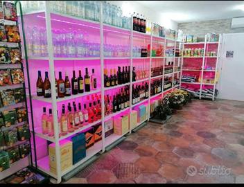 scaffali per negozio e casa