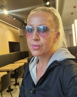 Babysitter, cameriera ,commessa
