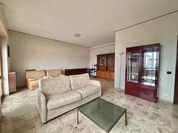 MORTARA CENTRO: AMPIO BILOCALE CON CANTINA