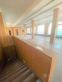 Immobile di 1430 m² con 5 locali a Prato
