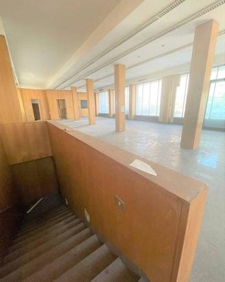 Immobile di 1430 m² con 5 locali a Prato
