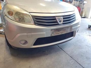 Paraurti anteriore DACIA SANDERO del 2012