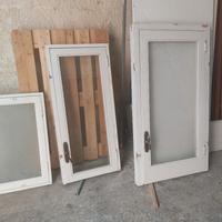 finestrino e finestre in legno