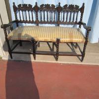 divano due posti, vintage lavorato e intagliato