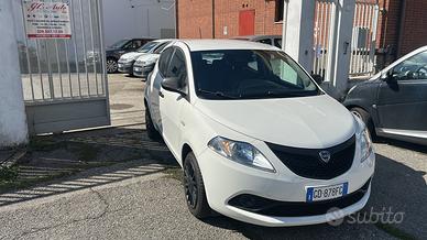 Lancia Ypsilon 1.0 FireFly 5 porte S&S Hybrid Ecoc
