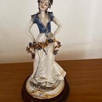 Figura di donna in capodimonte