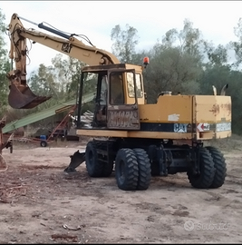 Escavatore Cat 212 bft