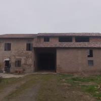 Casa di campagna con magazzino