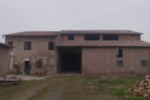 Casa di campagna con magazzino