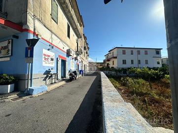 MONOLOCALE A BACOLI