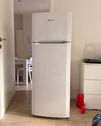 Frigorifero con congelatore Beko (Modello DSA25012