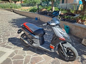 SR 50 motard Aprilia