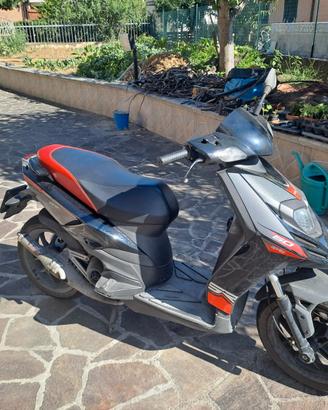 SR 50 motard Aprilia