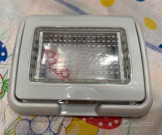 1 Placca con coperchio trasparente compatibile con