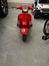 Vespa Giocattolo Rossa