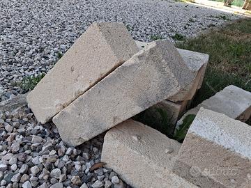 11 mattonelle di tufo pugliese