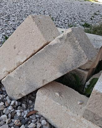 11 mattonelle di tufo pugliese