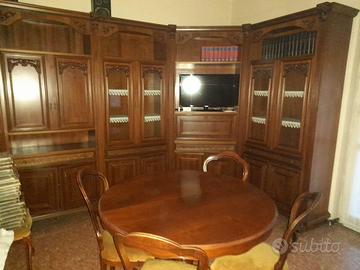 Sala + tavolo con sedie