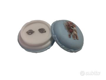 orecchini color argento con custodia 