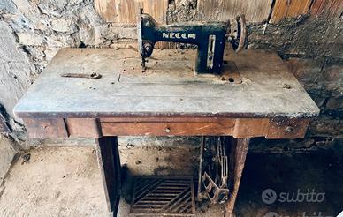 Necchi - Macchina da cucire d’epoca design vintage