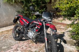 Motard Rieju mrt 125 black series