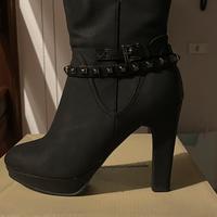 Stivali neri con tacco alto