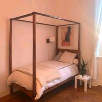 Letto a baldacchino antico