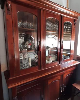 Sala da pranzo completa