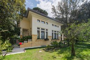 Villa di 430 m² con più di 5 locali a Camaiore