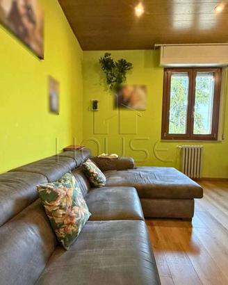 Appartamento di 130 m² con 5 locali e box auto a S