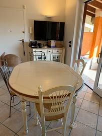 tavolo e credenza stile provenzale