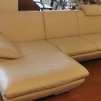 divano in pelle bianco 