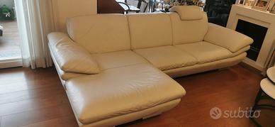 divano in pelle bianco 