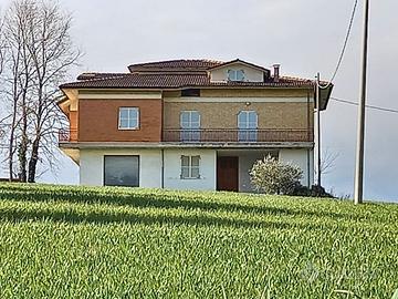 Villa mai vissuta con 2000mq di corte