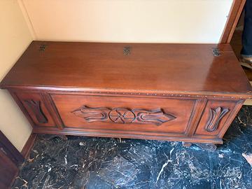 Cassapanca in legno
