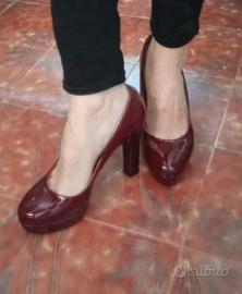 Décolleté borgogna