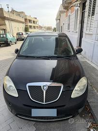 Lancia y  benzina